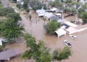 Sube a 70 el número de muertos por inundaciones en Texas