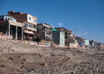 Malecón destruido en Tijuana y llegó el 4 de julio