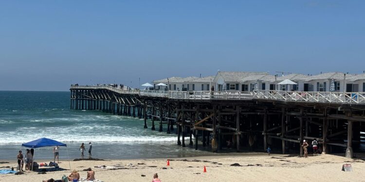 Reabren el muelle Crystal Pier en San Diego tras 18 meses de reparaciones