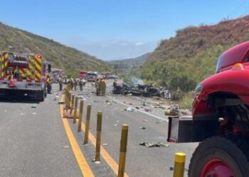 Fatal accidente en Poway desató incendio y cierre total de SR-67