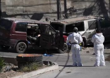 Ejecutan a hombre dentro de un vehículo en Tijuana