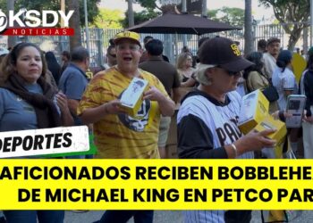 40 mil aficionados en Petco Park se llevaron a casa el bobblehead del lanzador Michael King
