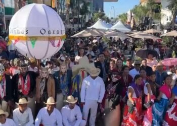 Oaxaca llenó de vida la avenida Revolución con la Guelaguetza