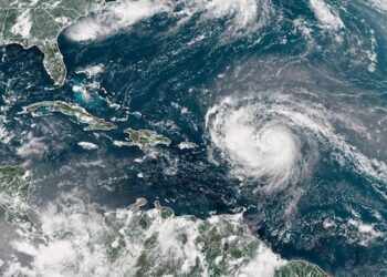 Primer huracán de la temporada avanza a Puerto Rico  como categoría 5