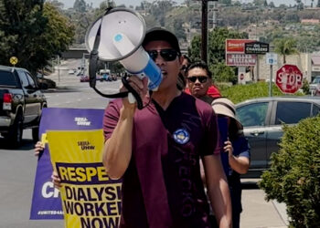 Personal médico de diálisis exigen mejores condiciones laborales en protesta estatal