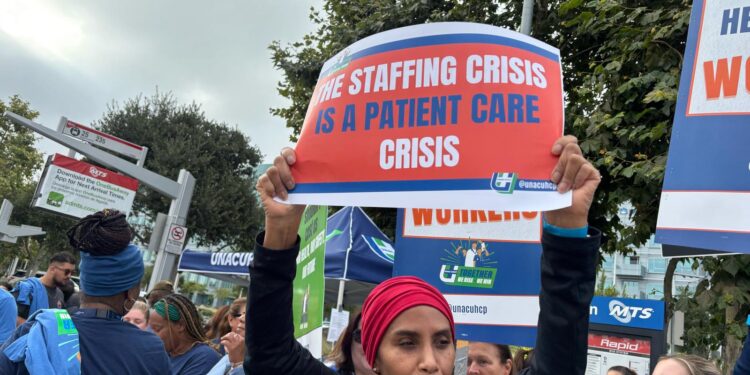 Empleados de Kaiser Permanente alzan la voz por mejores condiciones laborales