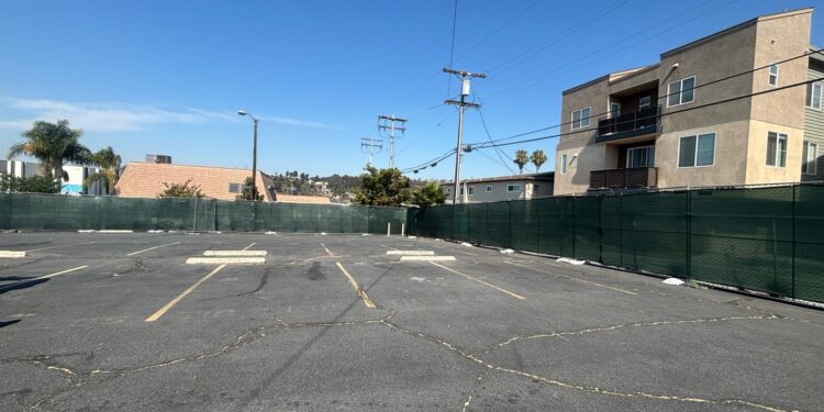 San Diego abre nuevo estacionamiento seguro para personas sin hogar en Grantville