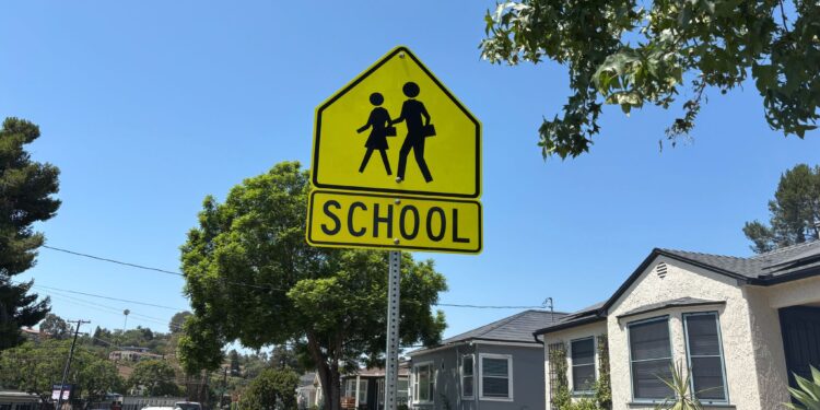 Regreso a casa después de clases, hora más peligrosa para niños peatones, piden precaución: AAA