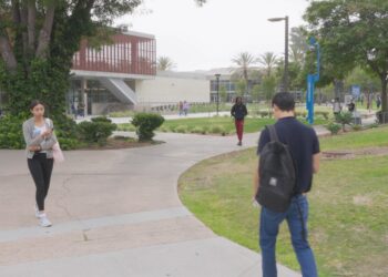 San Diego e Imperial defienden fondos para estudiantes hispanos