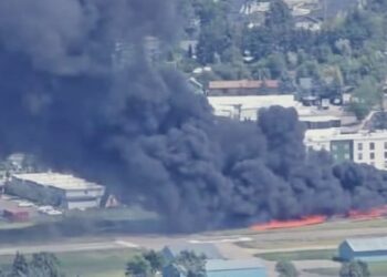 Choque de avionetas provocó incendio en aeropuerto de Montana
