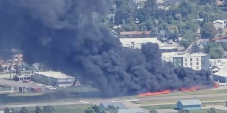 Choque de avionetas provocó incendio en aeropuerto de Montana