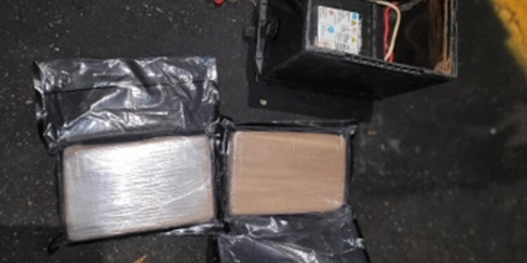 Narcos usan baterías de autos para esconder drogas en cruces a San Diego