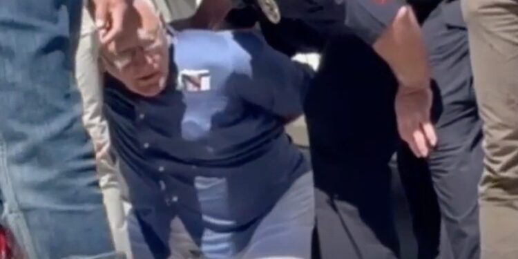 Hombre de 71 años admitió haber creado confusión tras asesinato de Charlie Kirk
