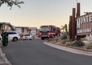 Incendio en Alpine y Lakeside obliga a evacuar a más de 17 mil personas