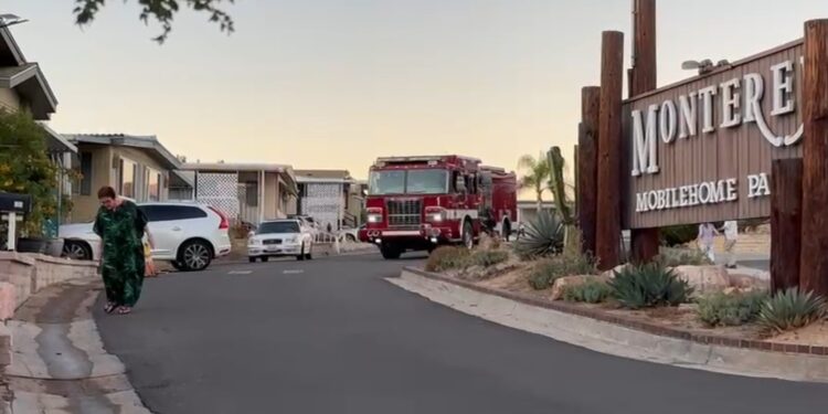 Incendio en Alpine y Lakeside obliga a evacuar a más de 17 mil personas