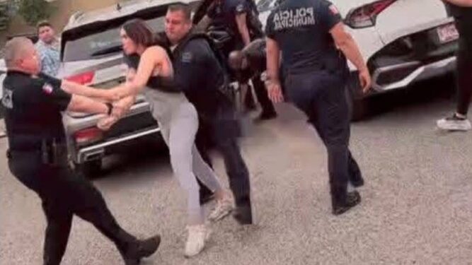 Mujer agredió a trabajadora de estética tras negarse a pagar el servicio en Mexicali