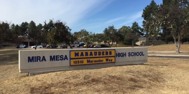 Estudiante llevó un arma cargada a escuela de Mira Mesa