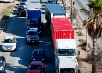 Tractocamiones con materiales peligrosos no deben superar los 80 km/h en Baja California