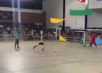 Muere portero brasileño tras atajar un penal con el pecho