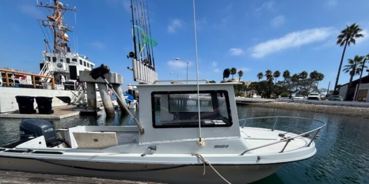 Interceptan embarcación con cuatro personas frente a Point Loma