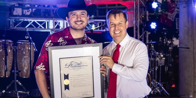 Chula Vista reconoce la trayectoria artística de Tapy Quintero
