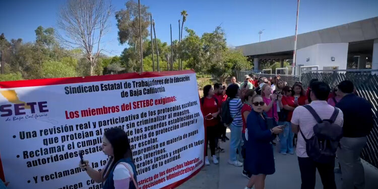 Maestros interinos del SETE exigen pago de salarios y ajuste de protocolos escolares