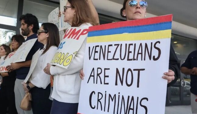 Juez federal ordena reabrir registro de TPS para venezolanos por 24 horas