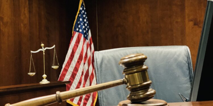 Mujer irá a juicio tras choque en Liberty Station que dejó a niña en coma