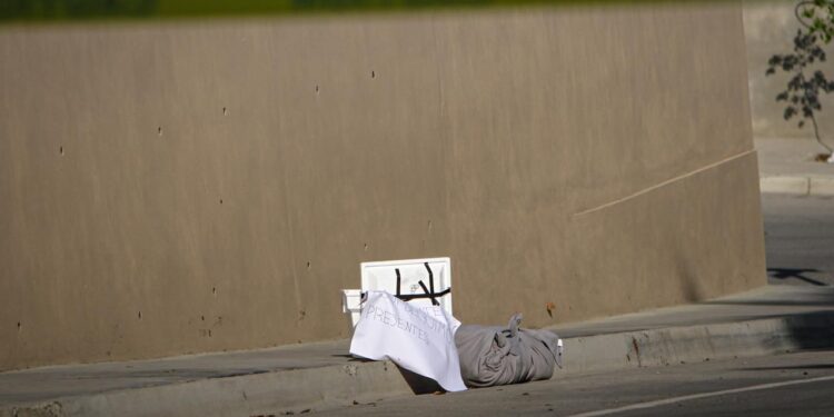 Hallan restos humanos en hielera y mochila en el Este de Tijuana