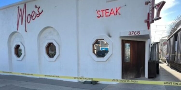 Apuñalaron a hombre dentro de restaurante en Mission Beach