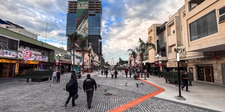 Inauguran la primera etapa del andador peatonal en Avenida Revolución