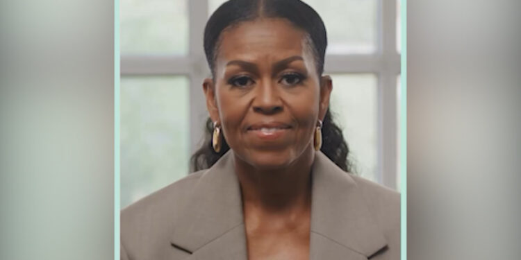 Michelle Obama celebra el Día Internacional de la Niña con anuncio global