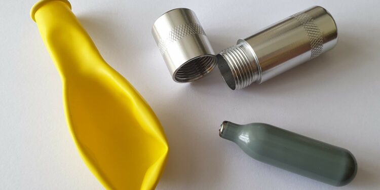 Aumentan en San Diego los accidentes fatales por conductores bajo efecto de “whippets”