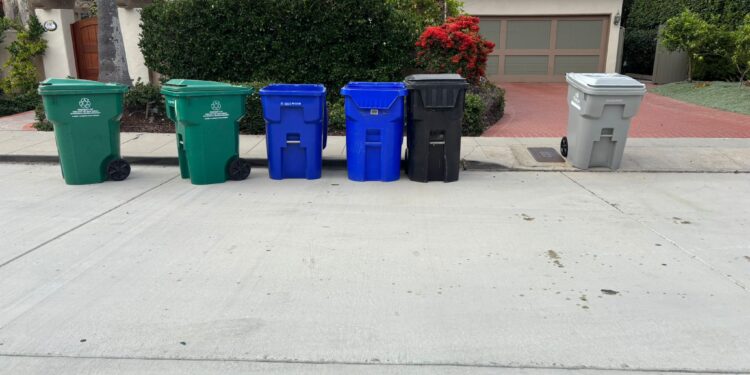 San Diego inicia operaciones de reemplazo de cientos de miles de botes de basura