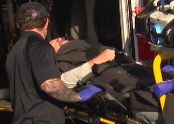 Dos hombres heridos tras desplomarse grúa al levantar marlin gigante