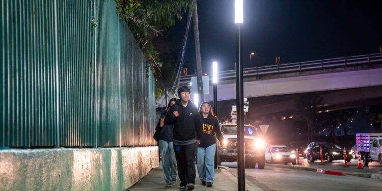 Ayuntamiento de Tijuana inauguró el primer “Sendero Seguro” para estudiantes y peatones
