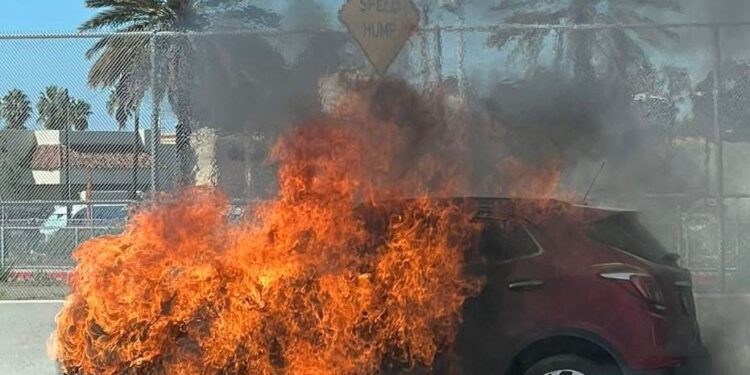carro incendiado