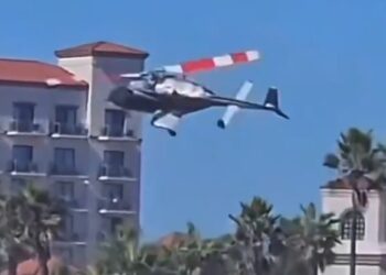 Helicóptero se estrella en Huntington Beach