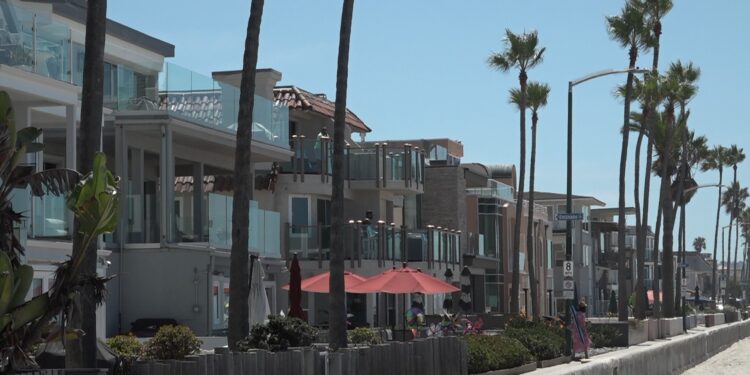 Avanza propuesta para cobrar nuevo impuesto para arrendadores de casas vacacionales