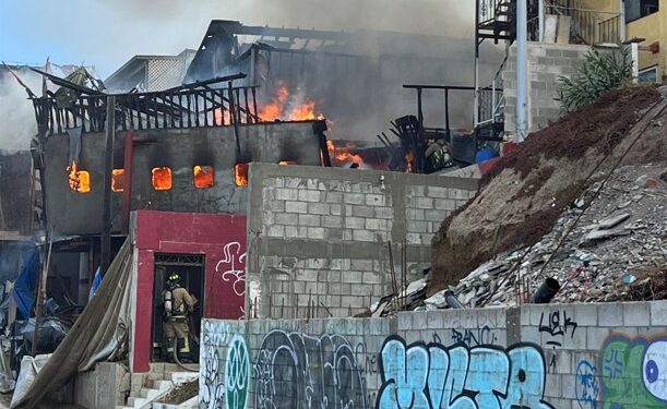 Incendio consume restaurante “El Barco” en Playas de Tijuana
