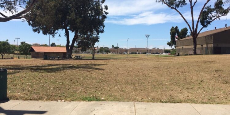Hombre asesinado a tiros frente al parque Linda Vista en San Diego