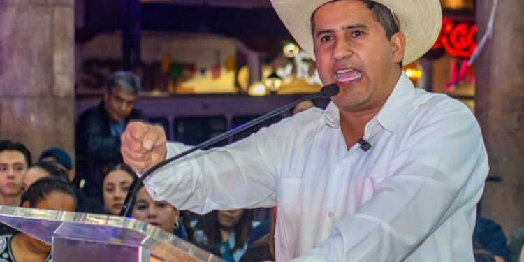 Detienen a escoltas de Carlos Manzo en Uruapan