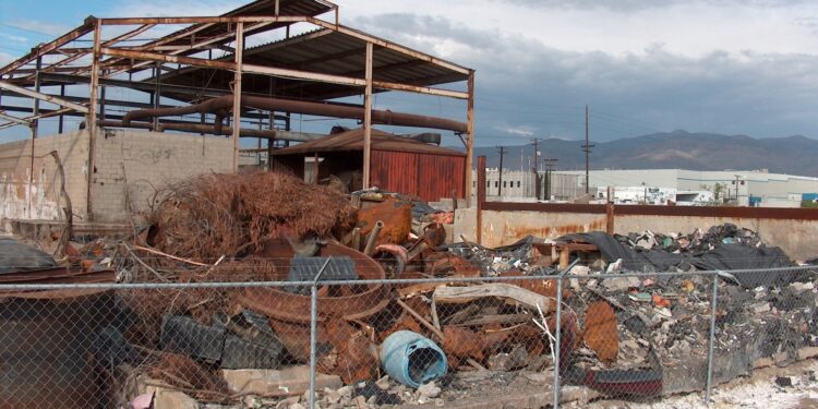 Alertan sobre posible daño a celda que contiene residuos peligrosos con plomo y metales pesados en Ciudad Industrial
