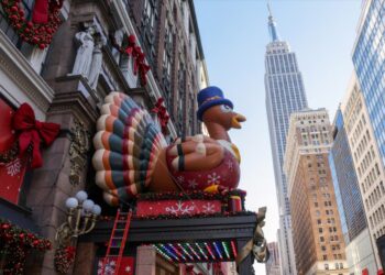 Macy’s inició la temporada navideña con desfile histórico en Nueva York