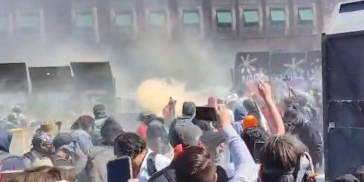 Disturbios en Palacio Nacional durante marcha de la Generación Z