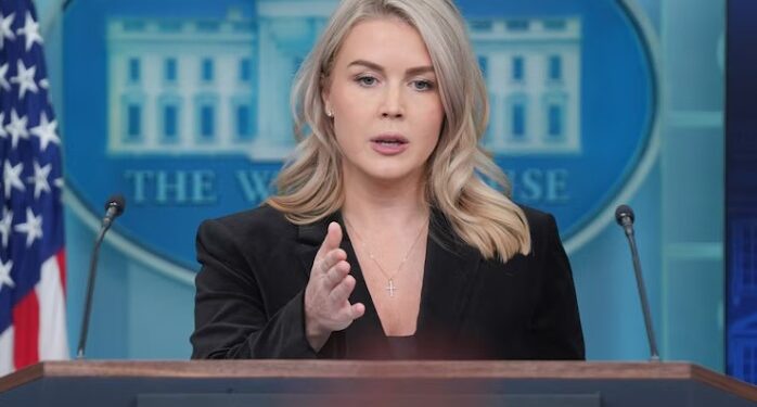 Detienen a mujer vinculada a vocera de la Casa Blanca por situación migratoria