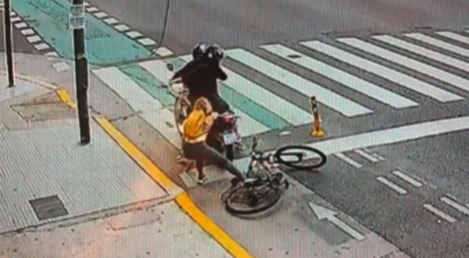 Turista rusa frustró asalto y detiene a ladrón en Argentina