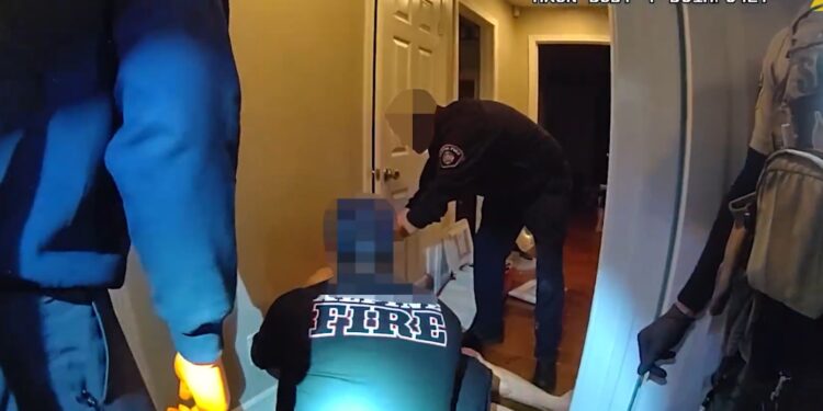 Publican imágenes de la cámara corporal del tiroteo fatal en el que participó un agente