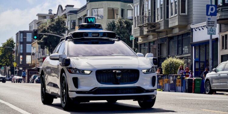 Vehículos autónomos de Waymo generan debate en San Diego
