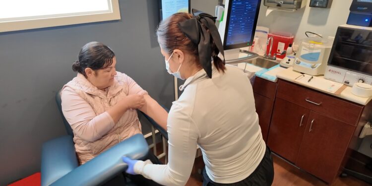 Brigadas de salud llevan prevención gratuita a familias vulnerables en Chula Vista